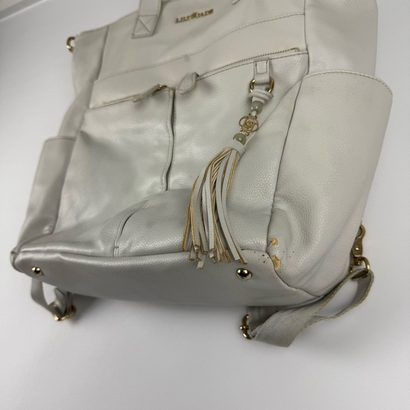 Lily Jade Caroline Convertible Diaper Bag – Vegan Leather – Light Gray - Picture 3 of 10